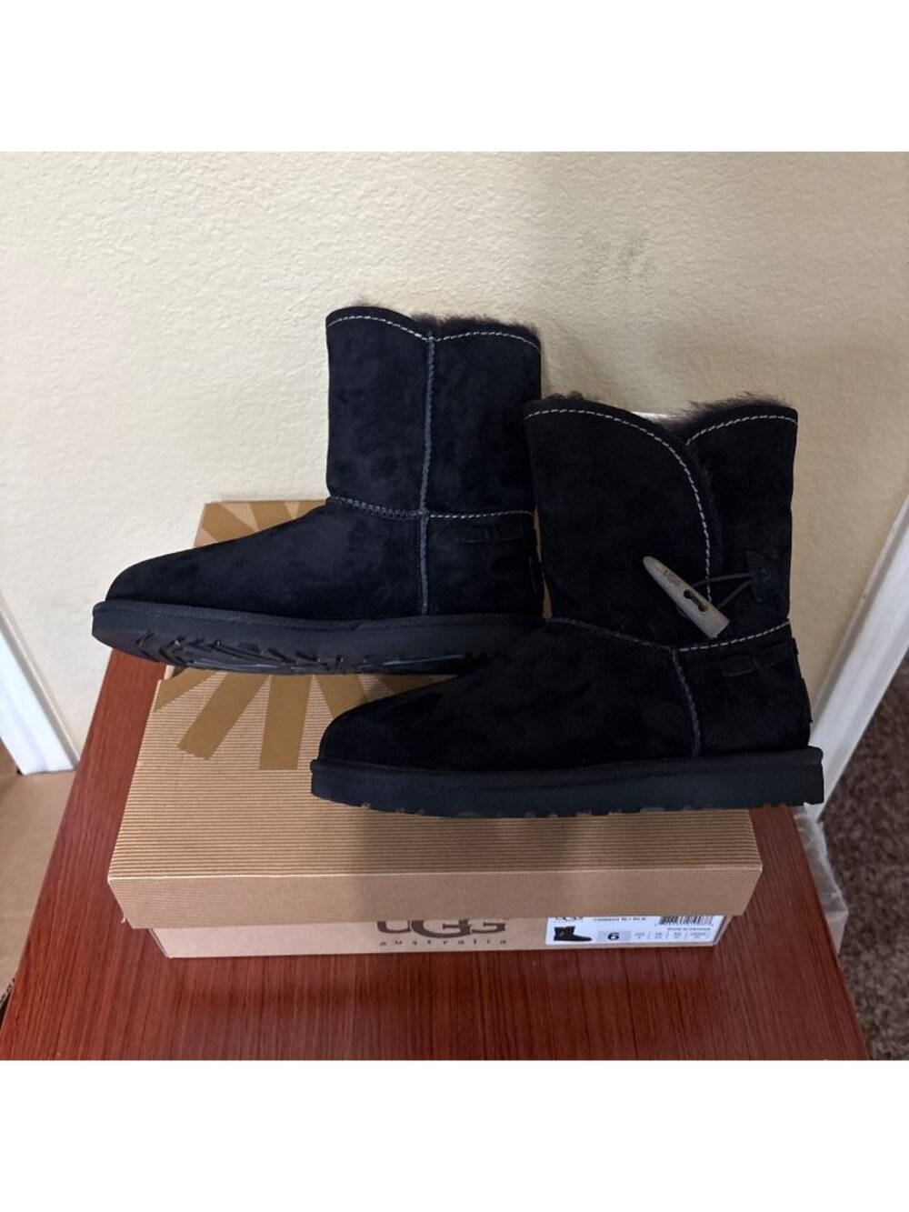 UGG Meadow Black Suede Sheepskin Boots Women's Size 6 NWT 1008043 - Picture 4 of 8